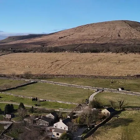 The Warren At Ashes Farm, Horton In Ribblesdale, Lodge *